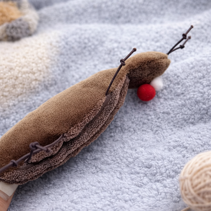 Interactive Plush Cockroach Cat Toy with Catnip – 16 cm Funny Bite & Kick Kitty Toy