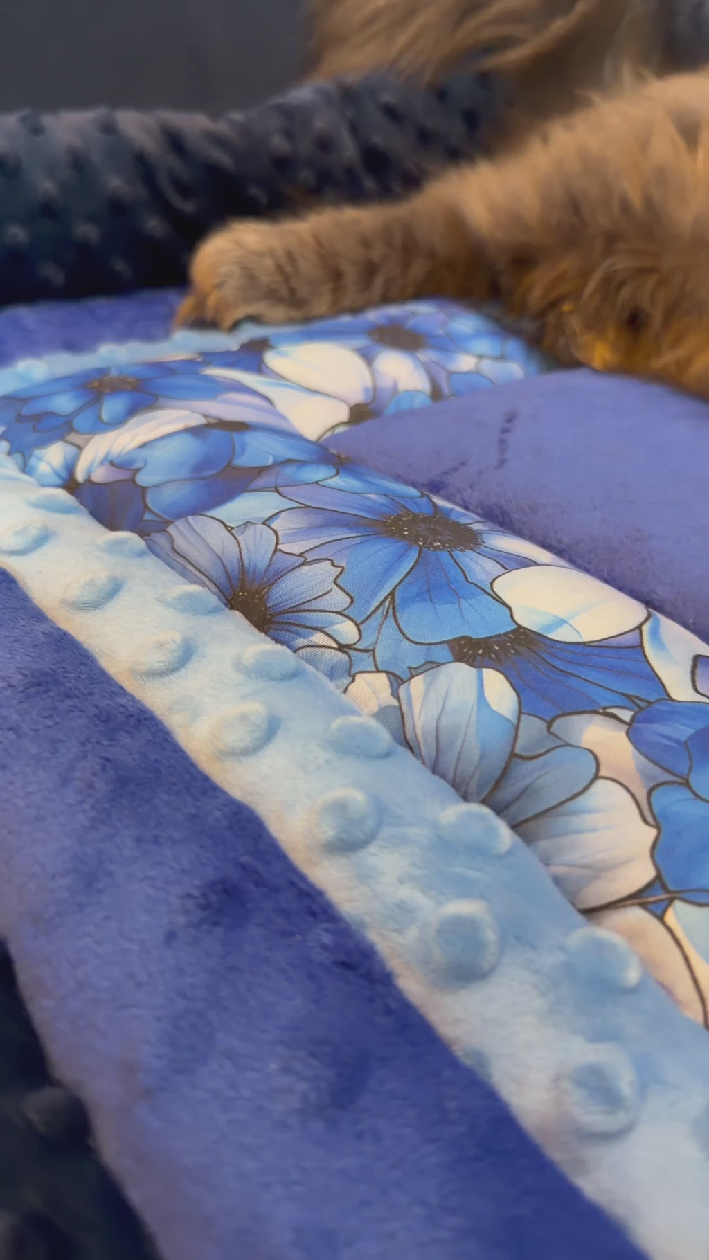 Snuggle & Snooze Pet Blanket, Handmade – Soft Plush Cat & Dog Blanket 50 × 70 cm